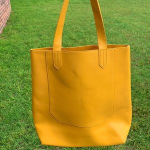 NWT 🏷️ yellow Saks Fifth Avenue bag or purse! 🛍️💛